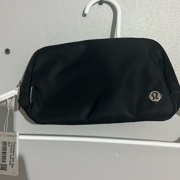 NWT Lululemon Black Belt Bag - Picture 5 of 5